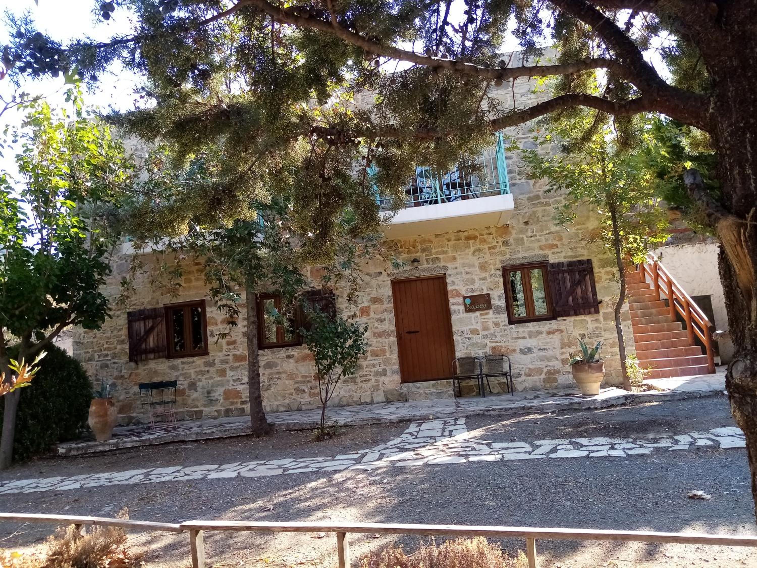 Akros Oreon Apartment Voliares