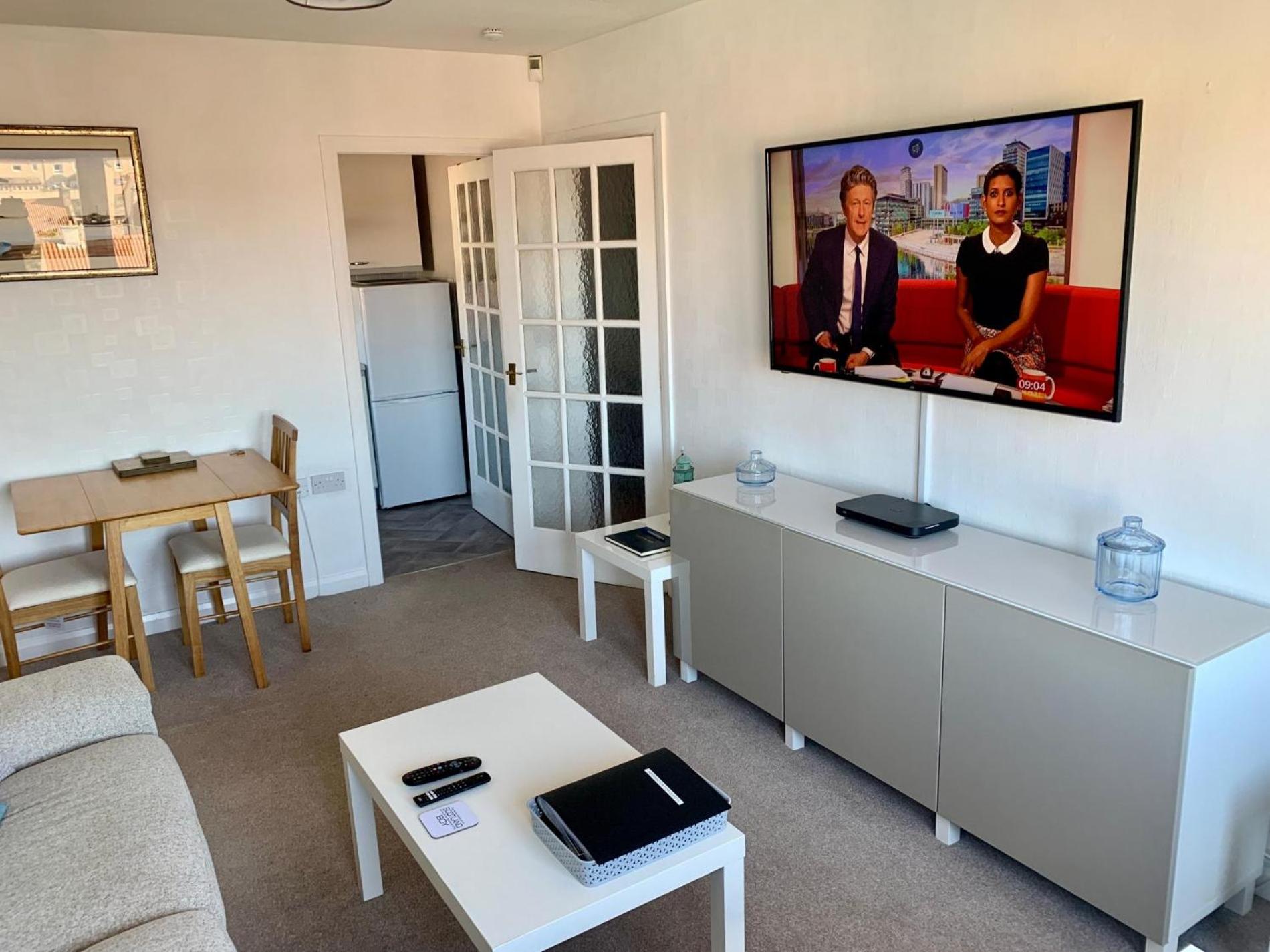 Superb One Bedroom Getaway in Dysart Kirkcaldy view 5