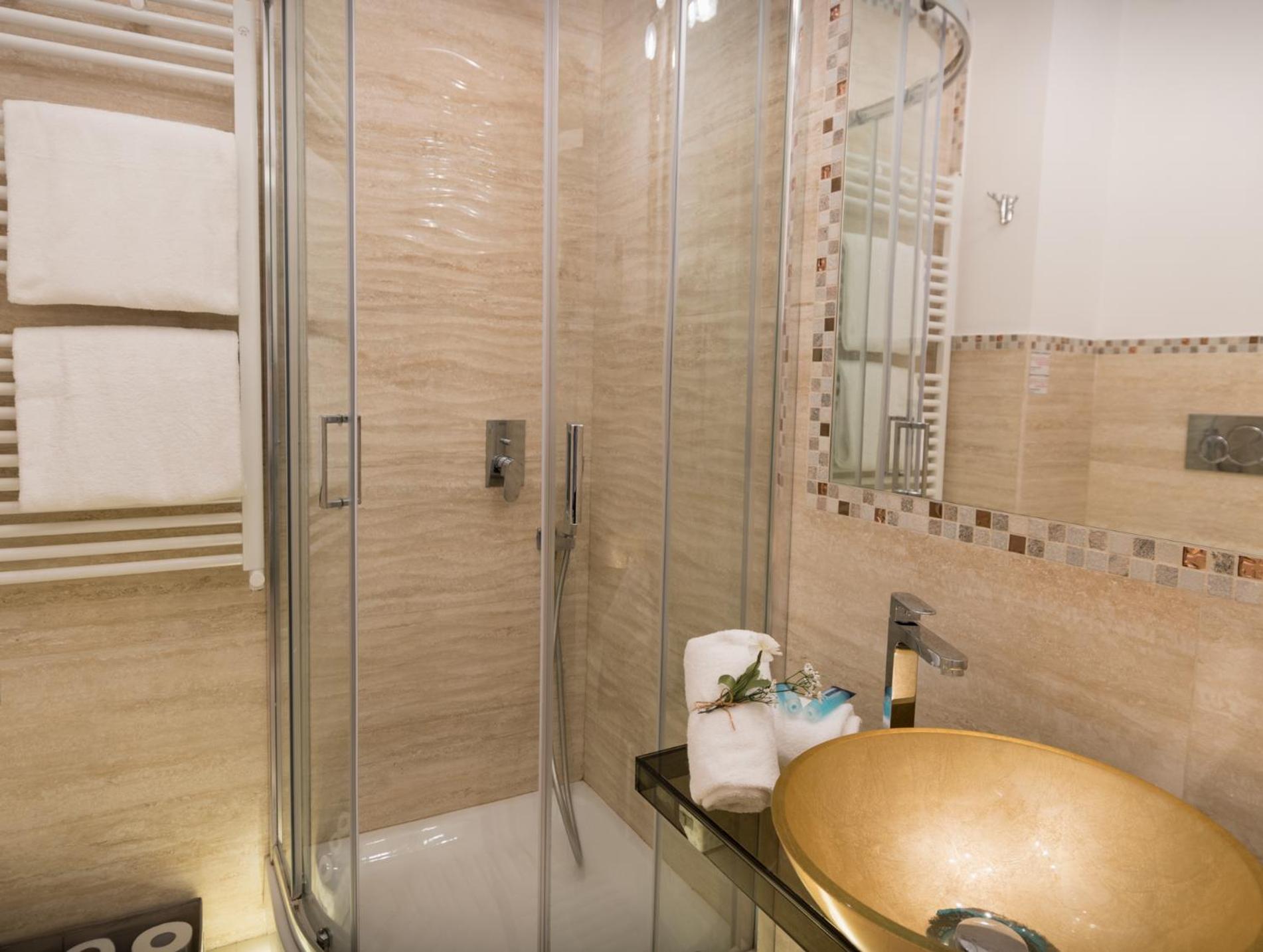 Your Vatican Suite en Rome — bathroom
