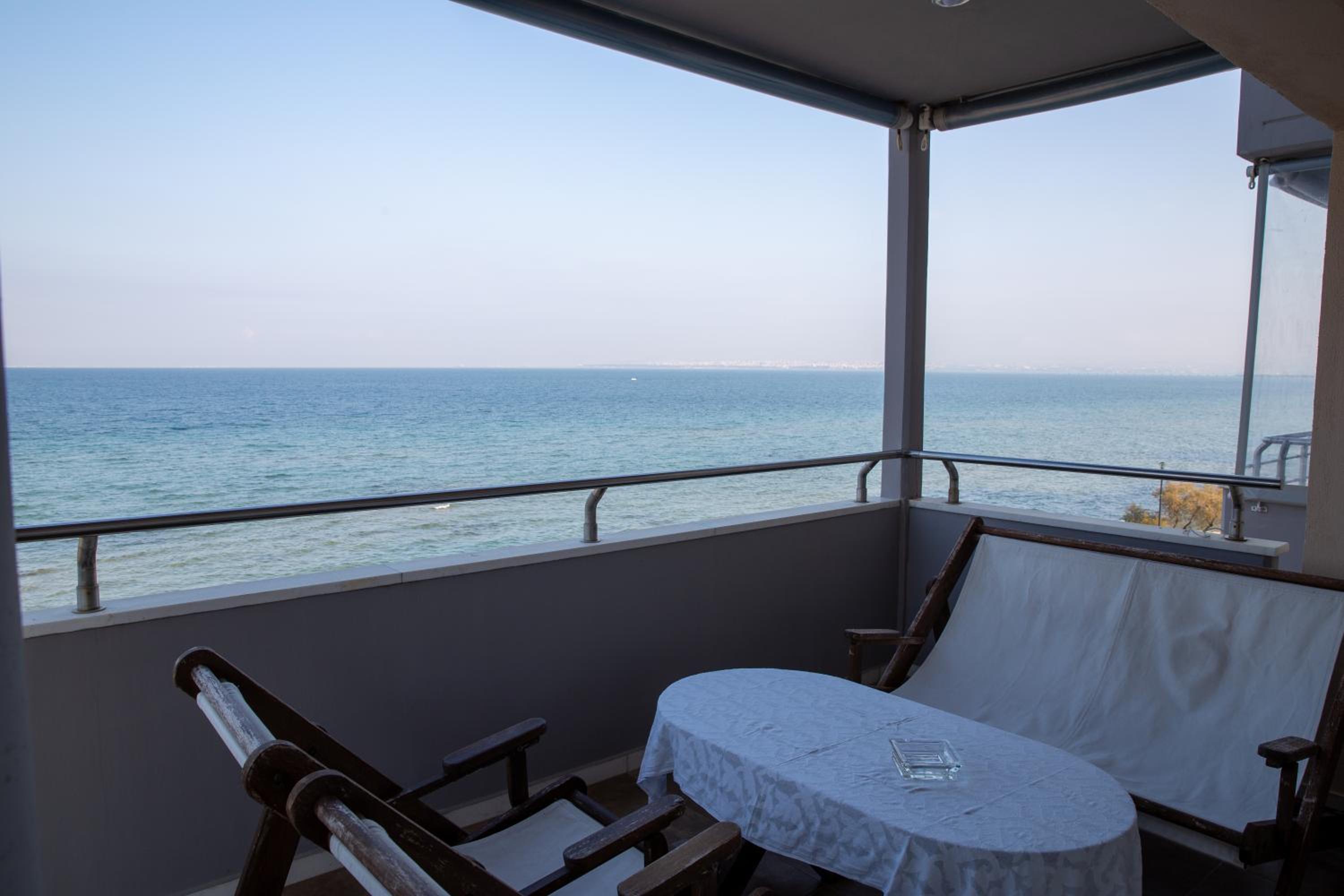 Salty Breeze Supreme Beachfront Apartment-Supreme Stay with free Parking view 4