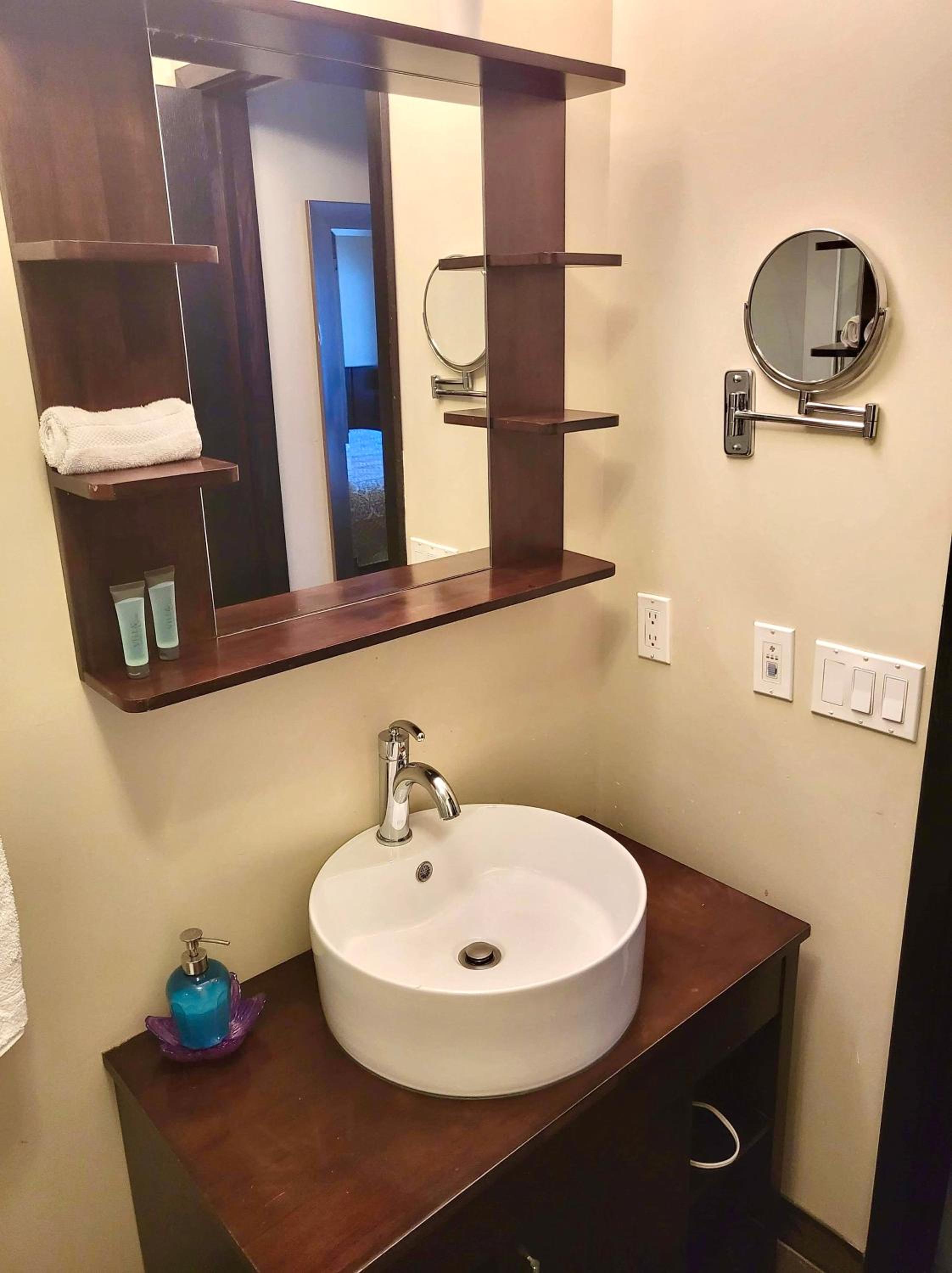 Luxury 2 Bedroom 1Pullout Kitchenette Grand Rockies Resort Hot Tub Pool Mountain View