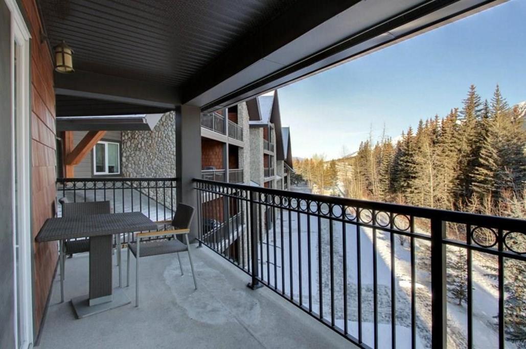 Luxury 2 Bedroom 1Pullout Kitchenette Grand Rockies Resort Hot Tub Pool Mountain View