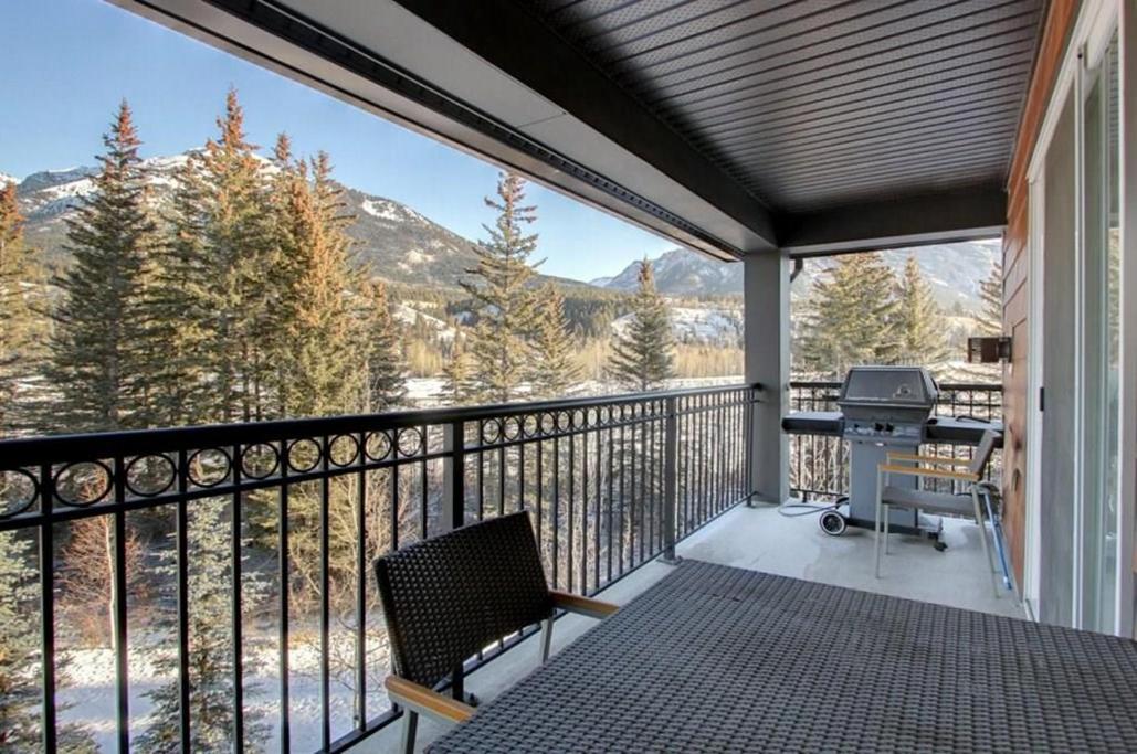 Luxury 2 Bedroom 1Pullout Kitchenette Grand Rockies Resort Hot Tub Pool Mountain View