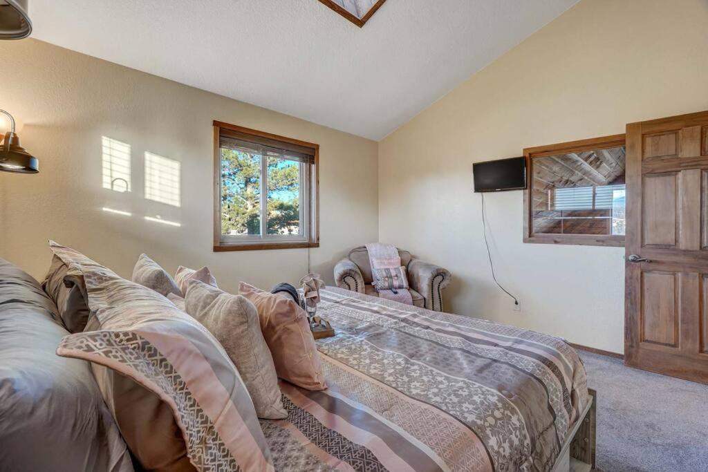 4Bdrm Cabin Retreat Mtn Views Family Gathering! view 4