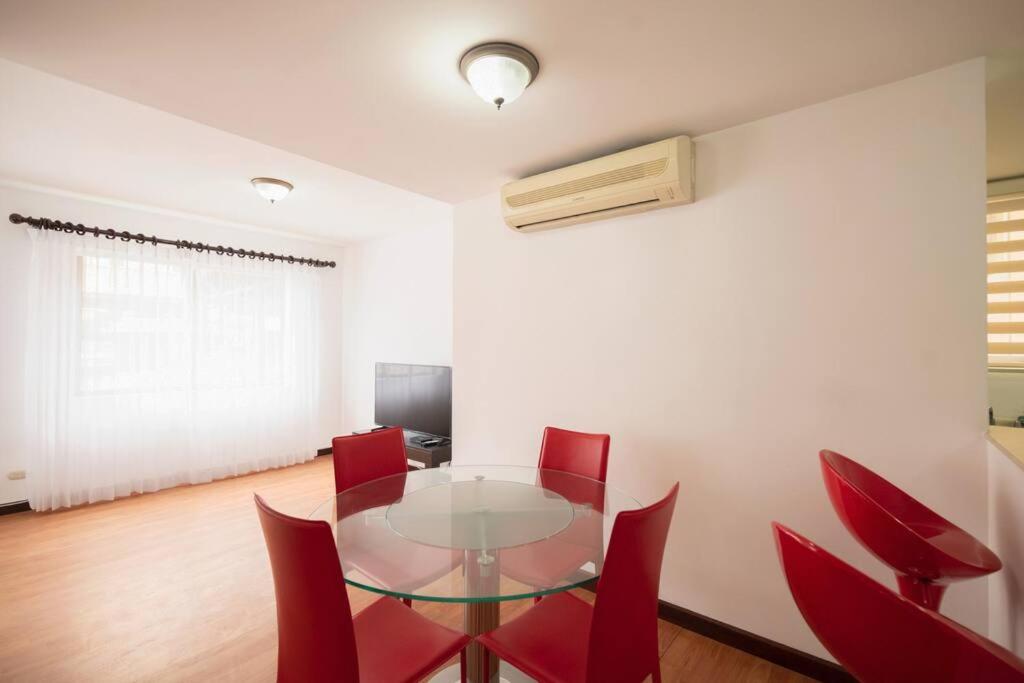 Comfortable 2 bedroom apartment, conveniently located