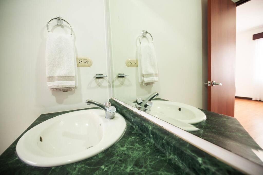 Comfortable 2 bedroom apartment, conveniently located