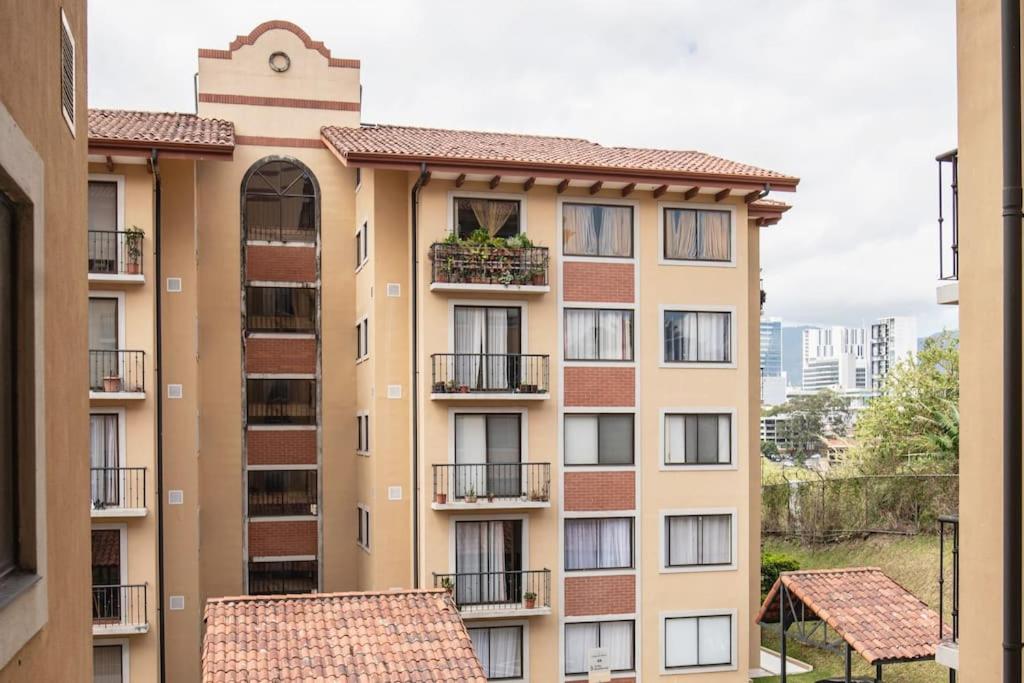 Comfortable 2 bedroom apartment, conveniently located