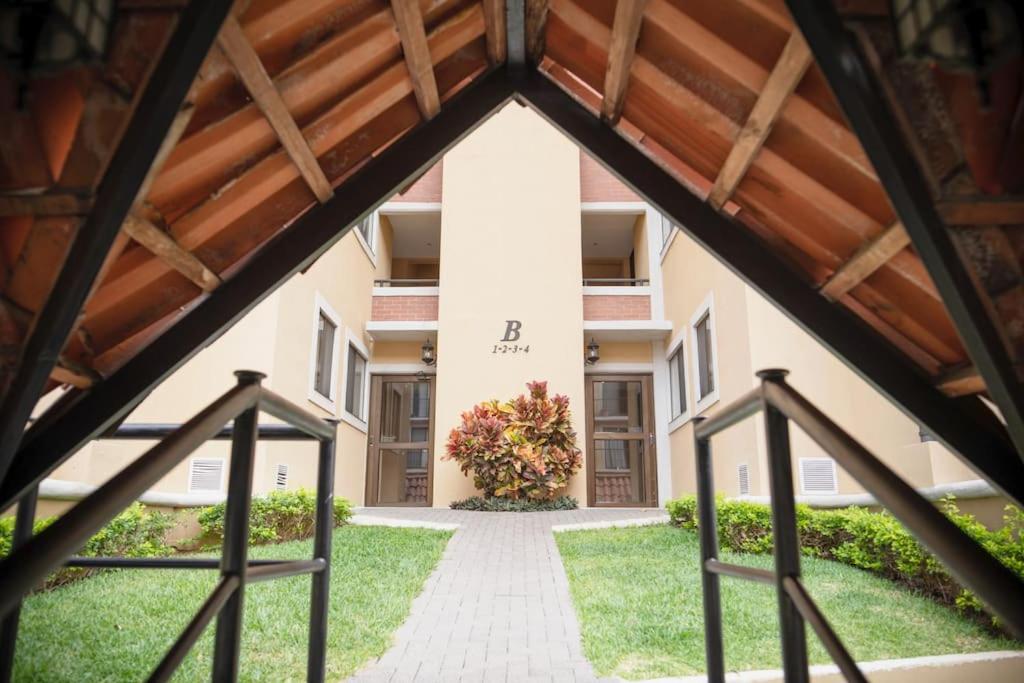 Comfortable 2 bedroom apartment, conveniently located