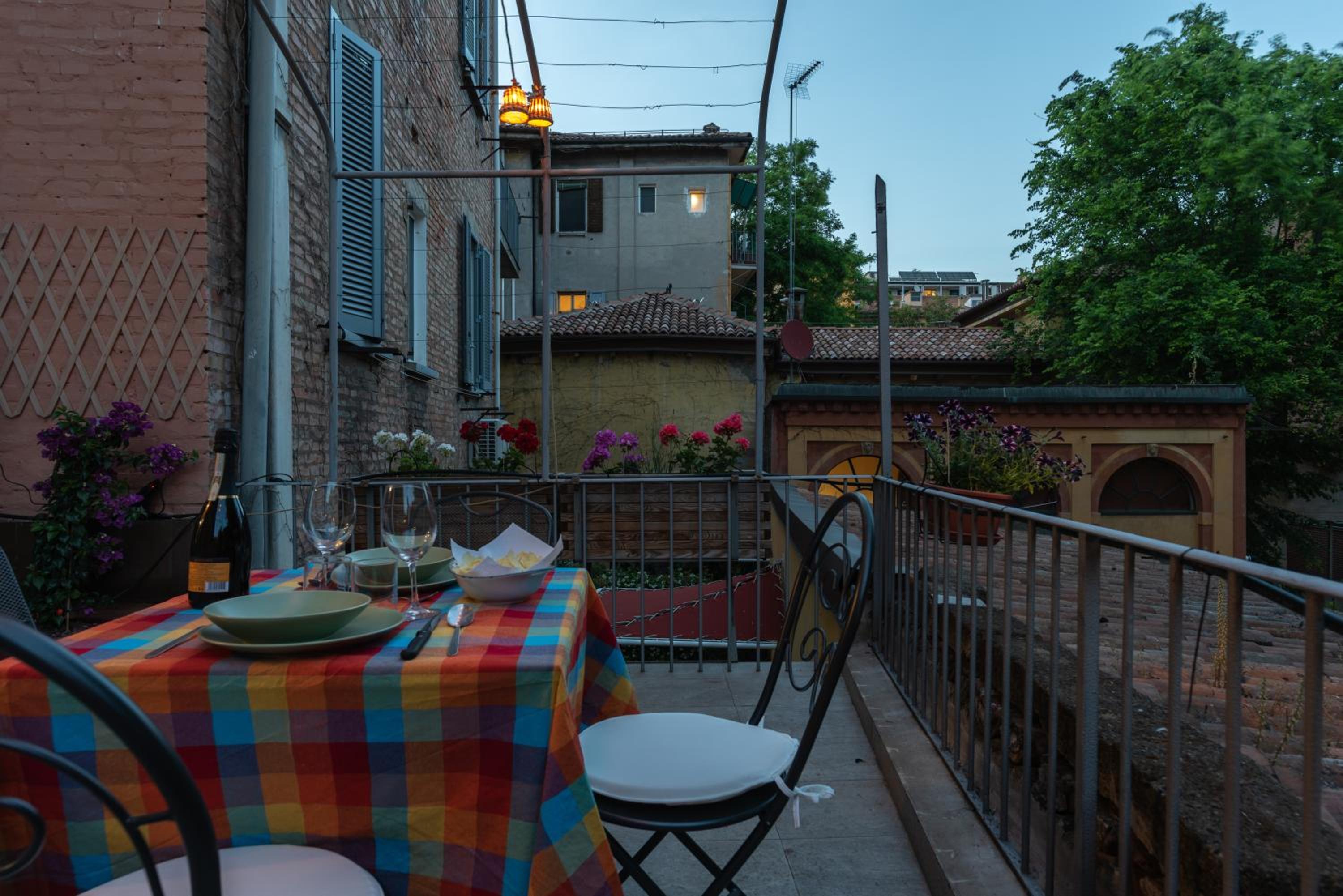 Capo di Lucca Home - in the historical center with terrace view 5
