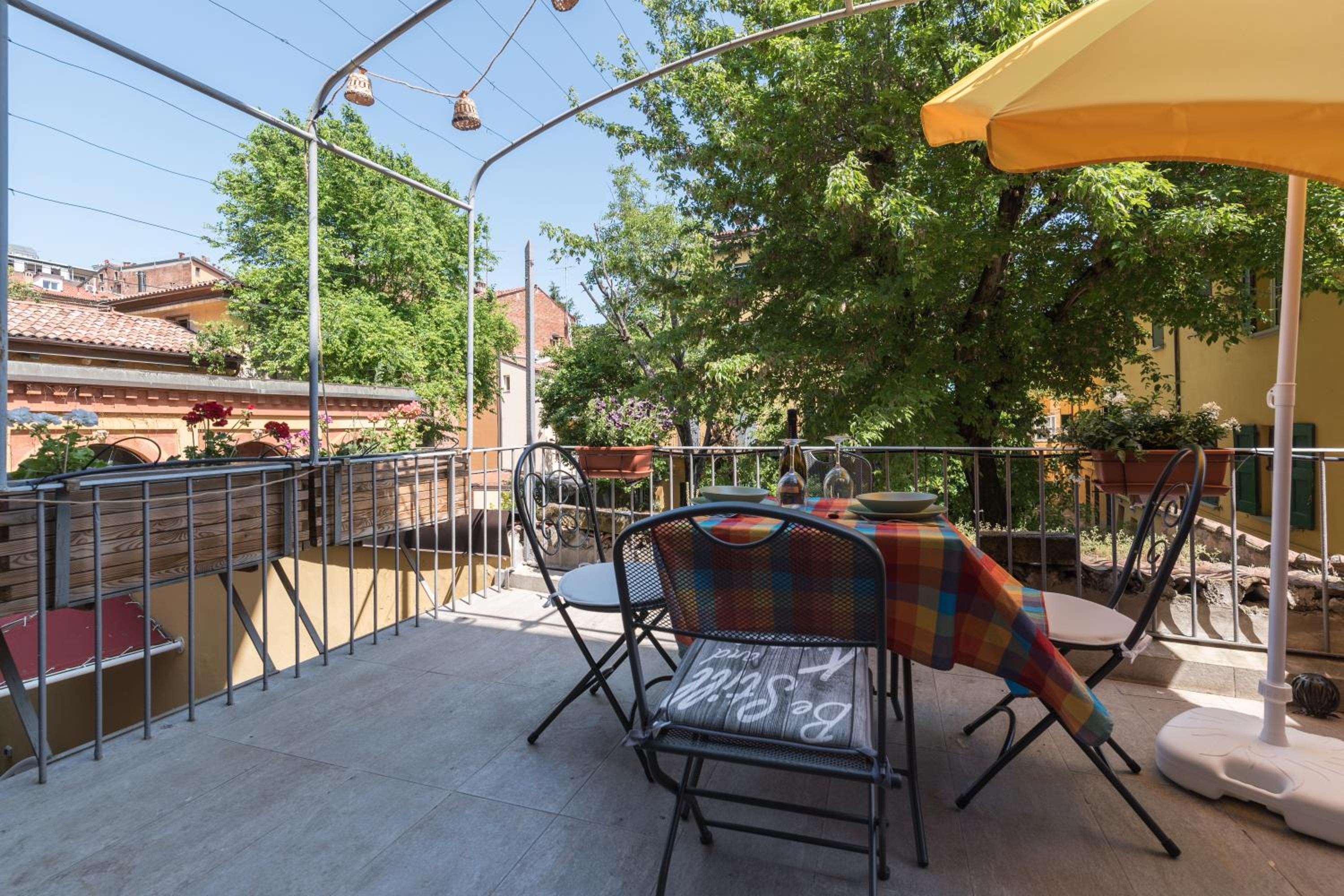 Capo di Lucca Home - in the historical center with terrace view 4