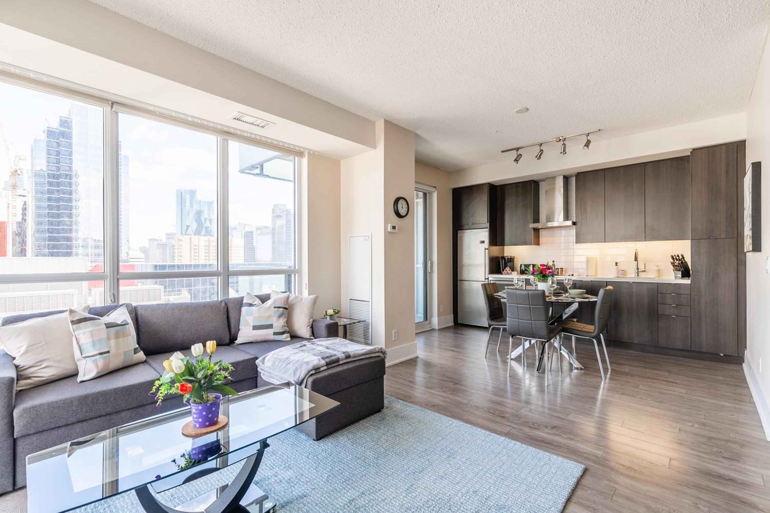Luxury 1BR Condo - King Bed - Stunning City View