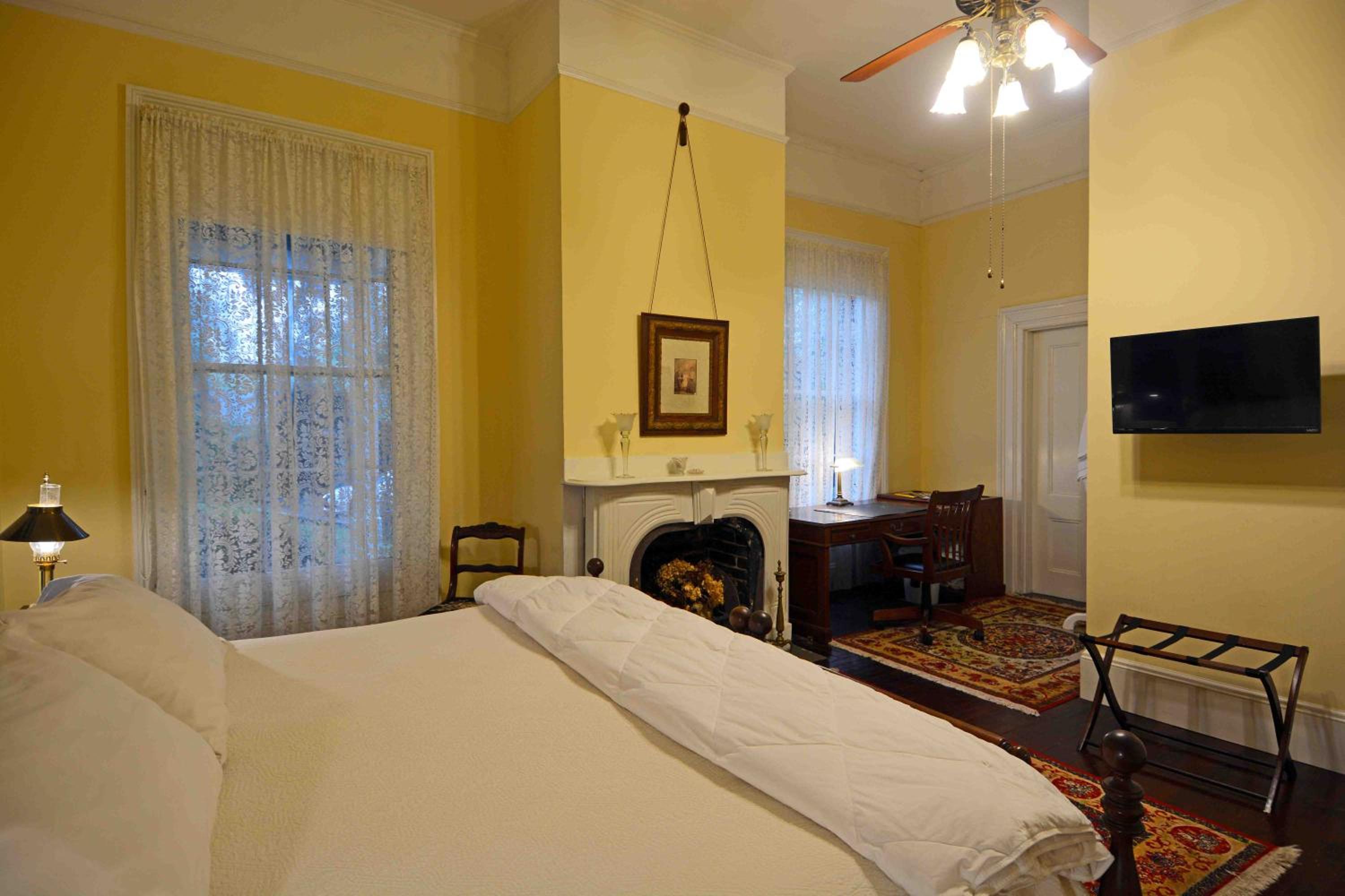1872 Denham Inn