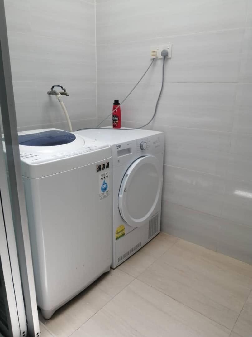 Mysha KLIA F1 Homestay with pool,WiFi , Netflix photo 2