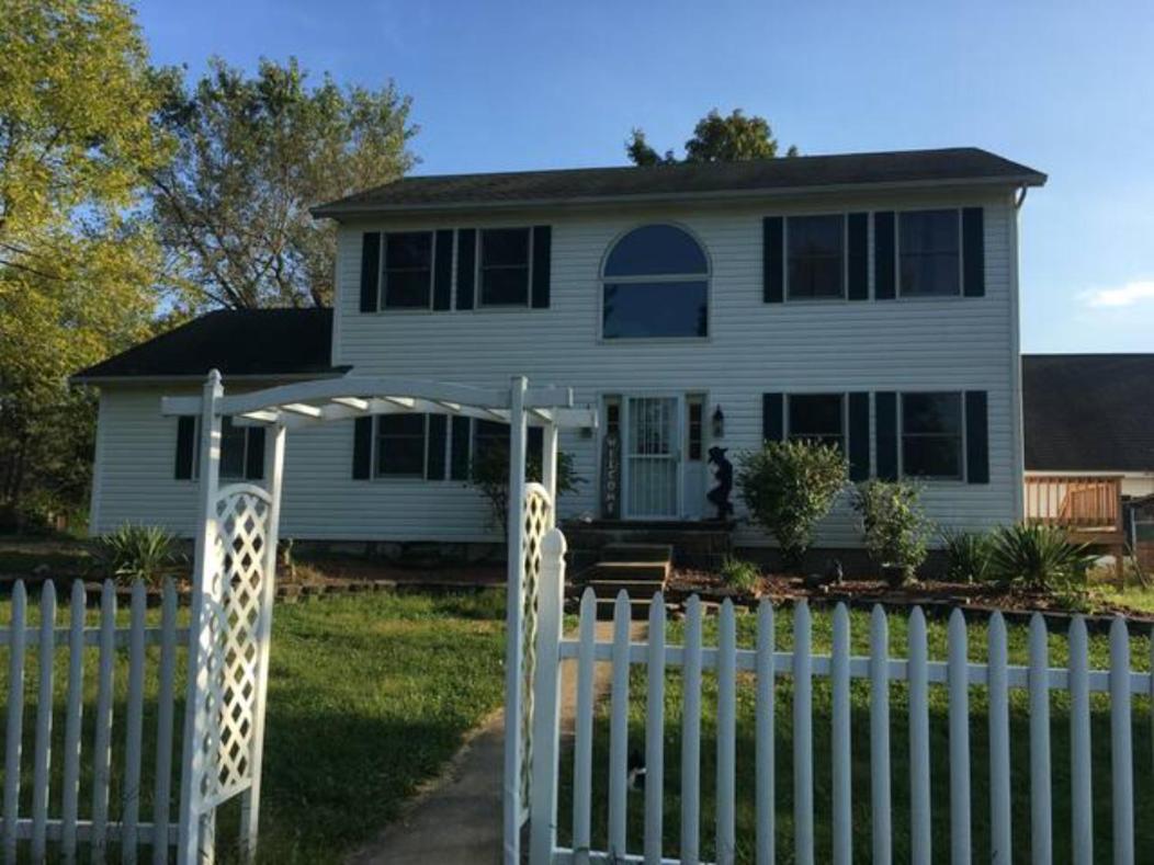 Bloomington Vacations - Large Country Home - Property Image 1