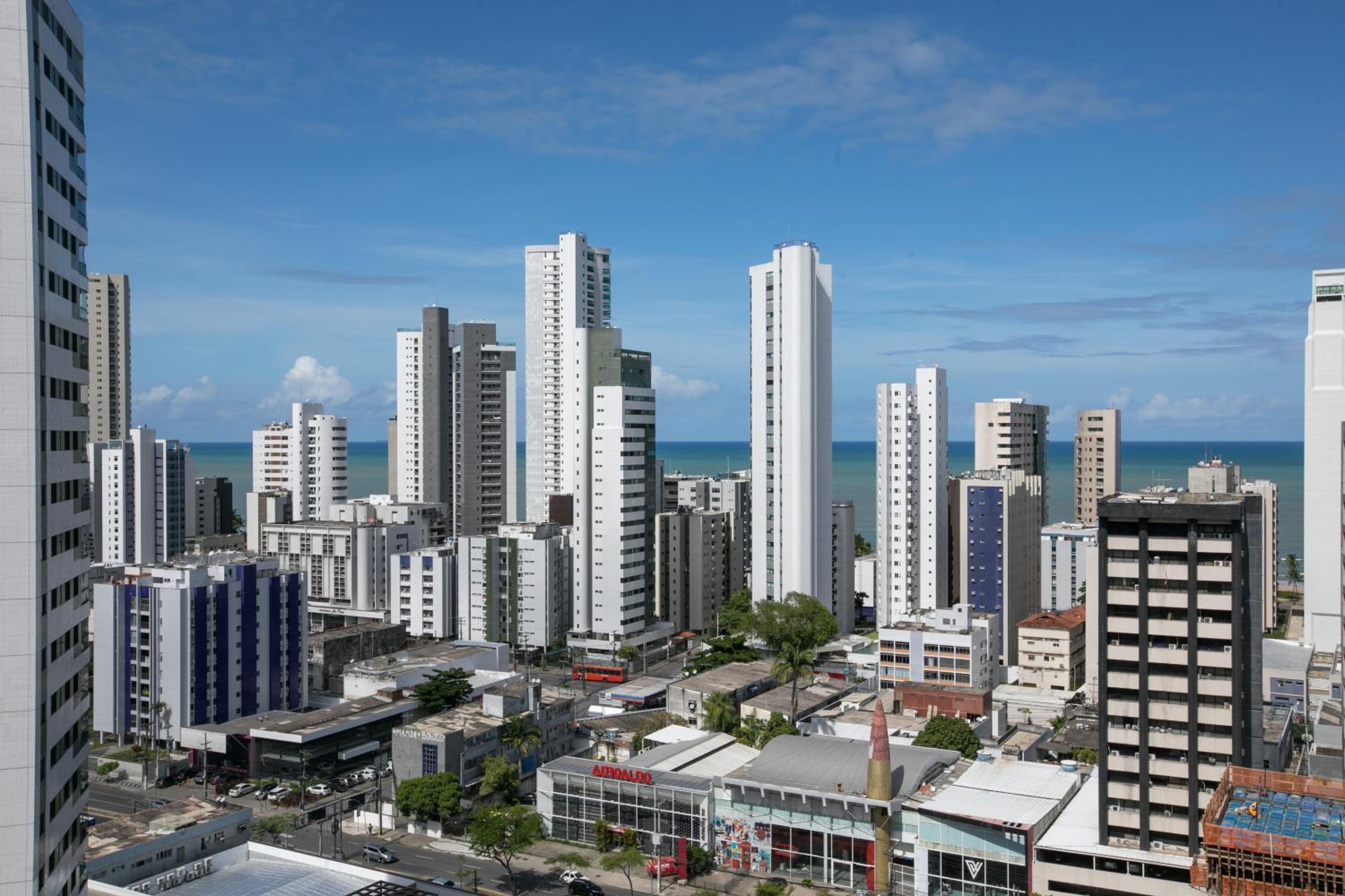 Flat Quarto e Sala, 400 metros da Praia de Boa Viagem, com Piscina, Wi-Fi 220Mbps