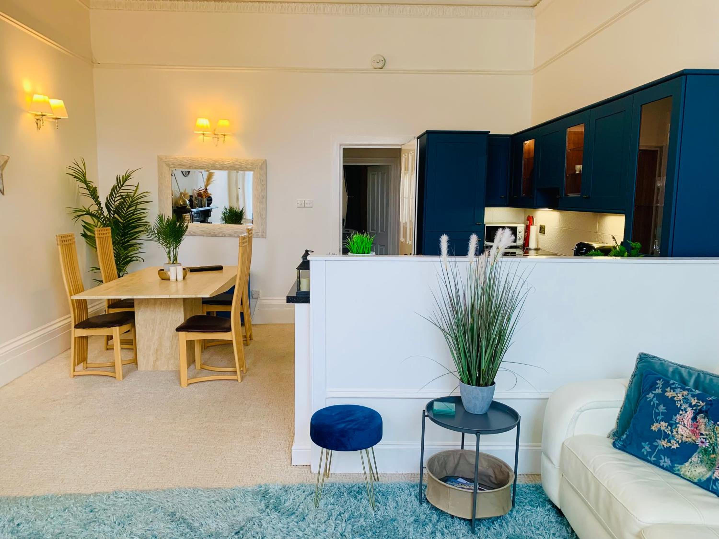 **Sunny and Bright, Thatchers Rock One bed beach front apartment*** view 3