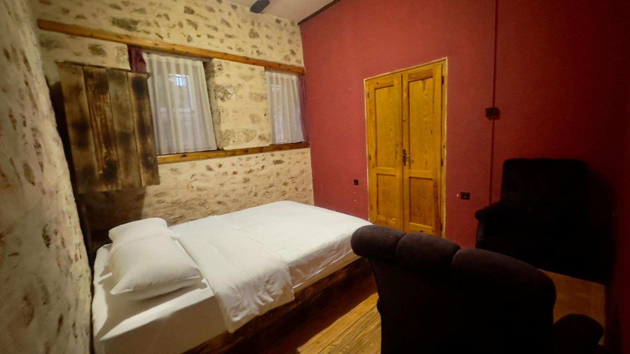 Otel Wood House