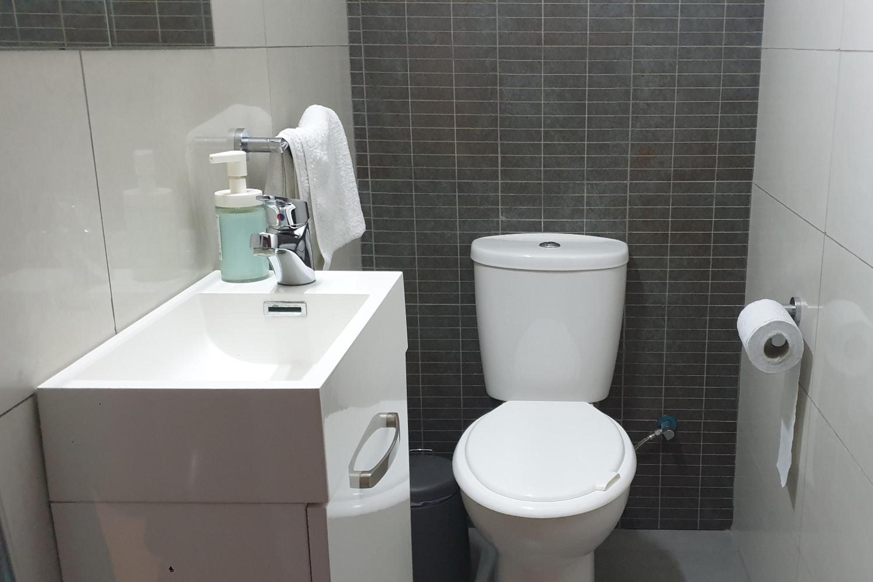 SUPERLA LUXURY APARTMENT (BREAKBOOKING-CY) view 2