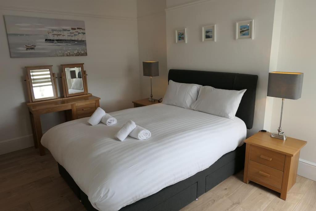 Spacious first floor family flat, Sea view view 5