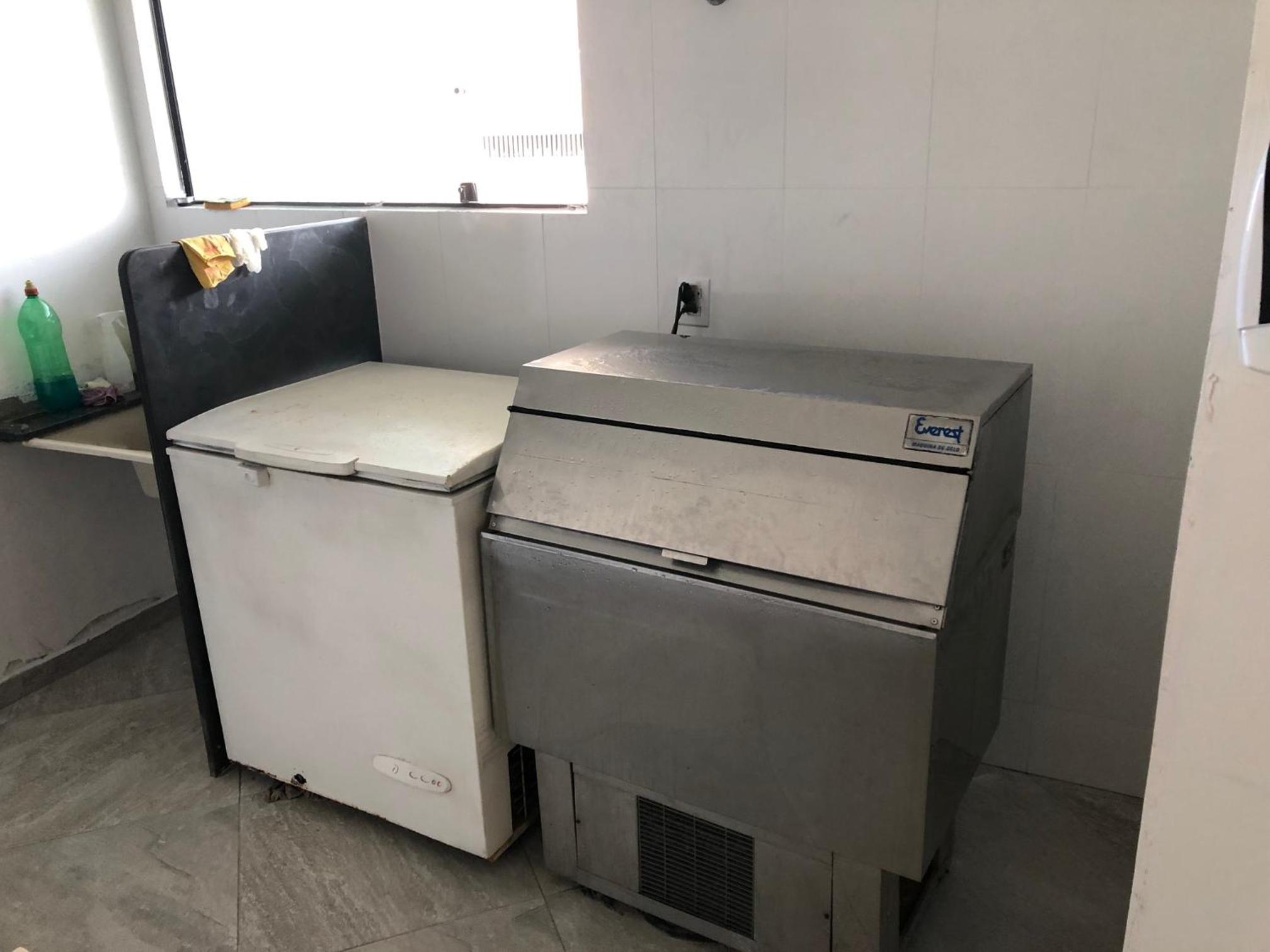 Apartamento em frente a Praia Martin de Sá com piscina.
