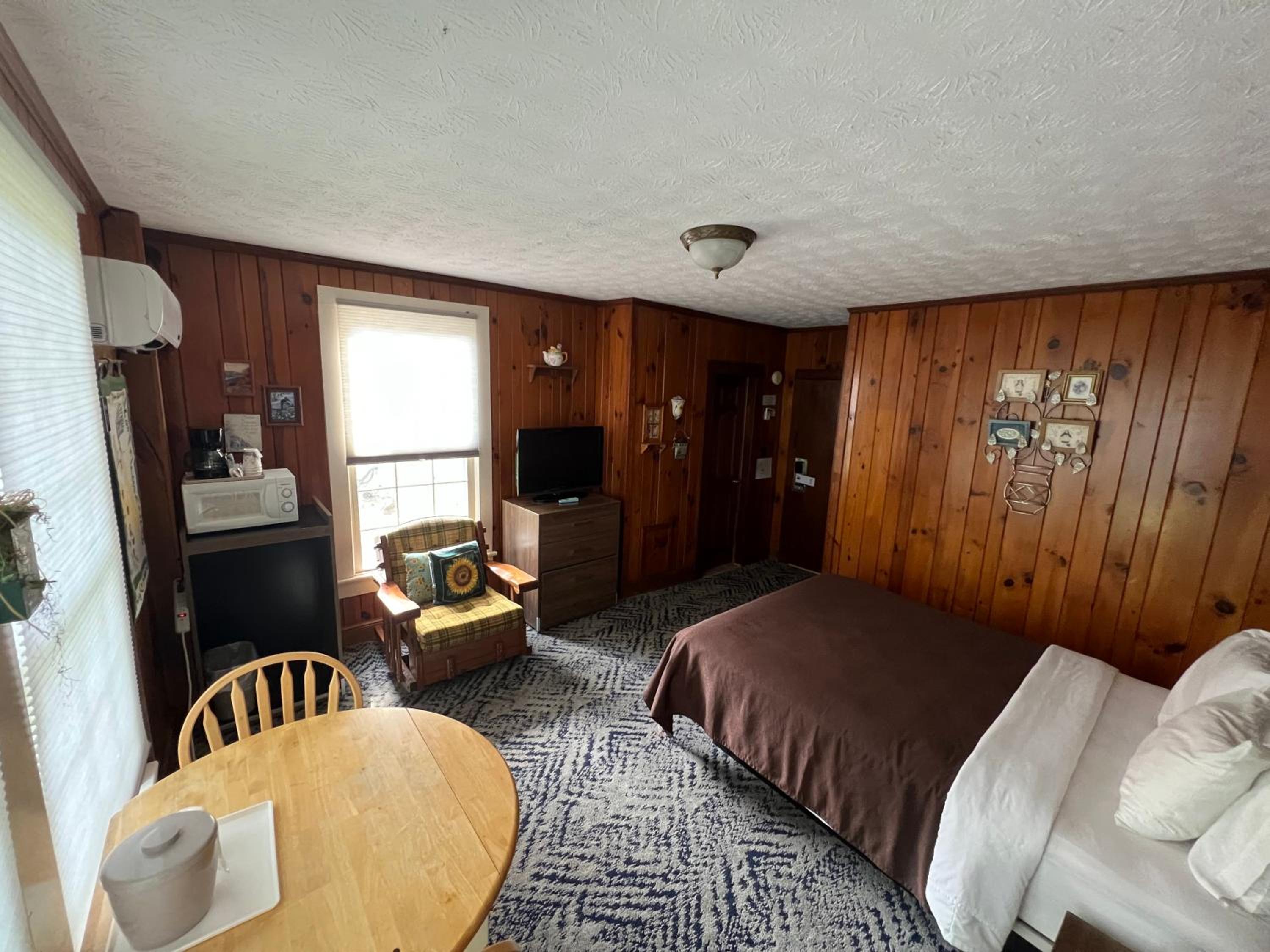 Smoky Falls Lodge
