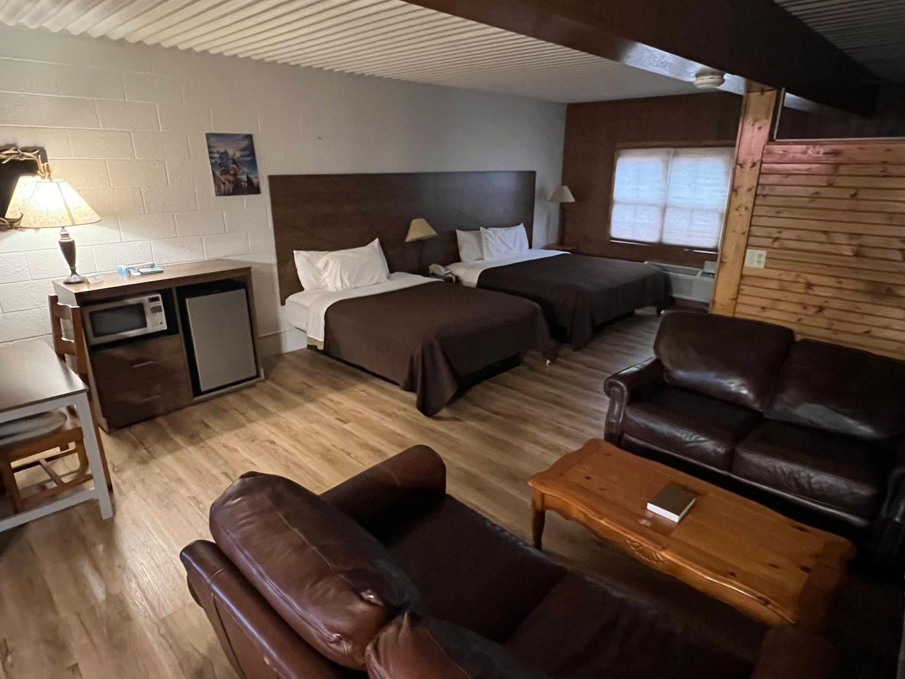 Smoky Falls Lodge