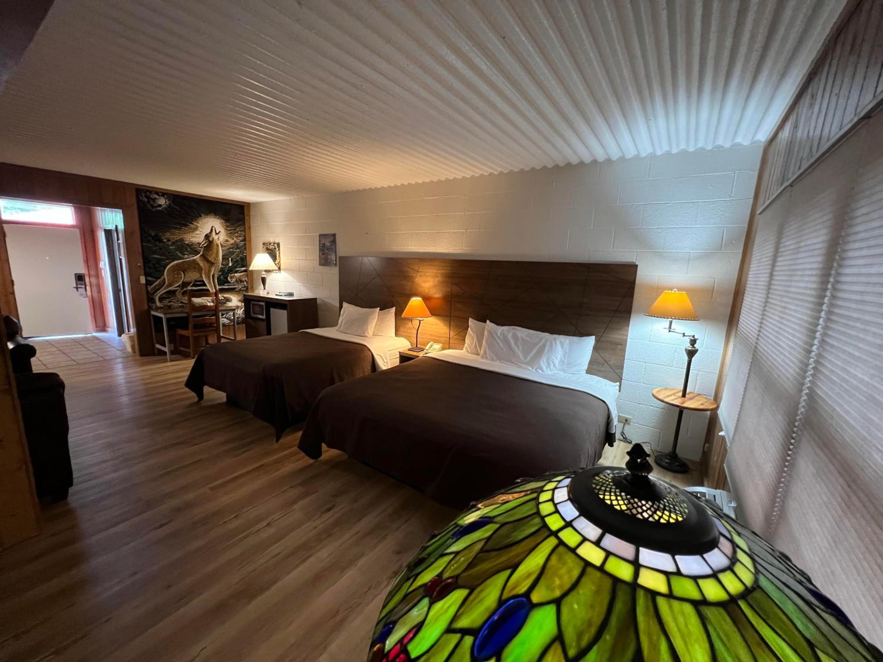 Smoky Falls Lodge