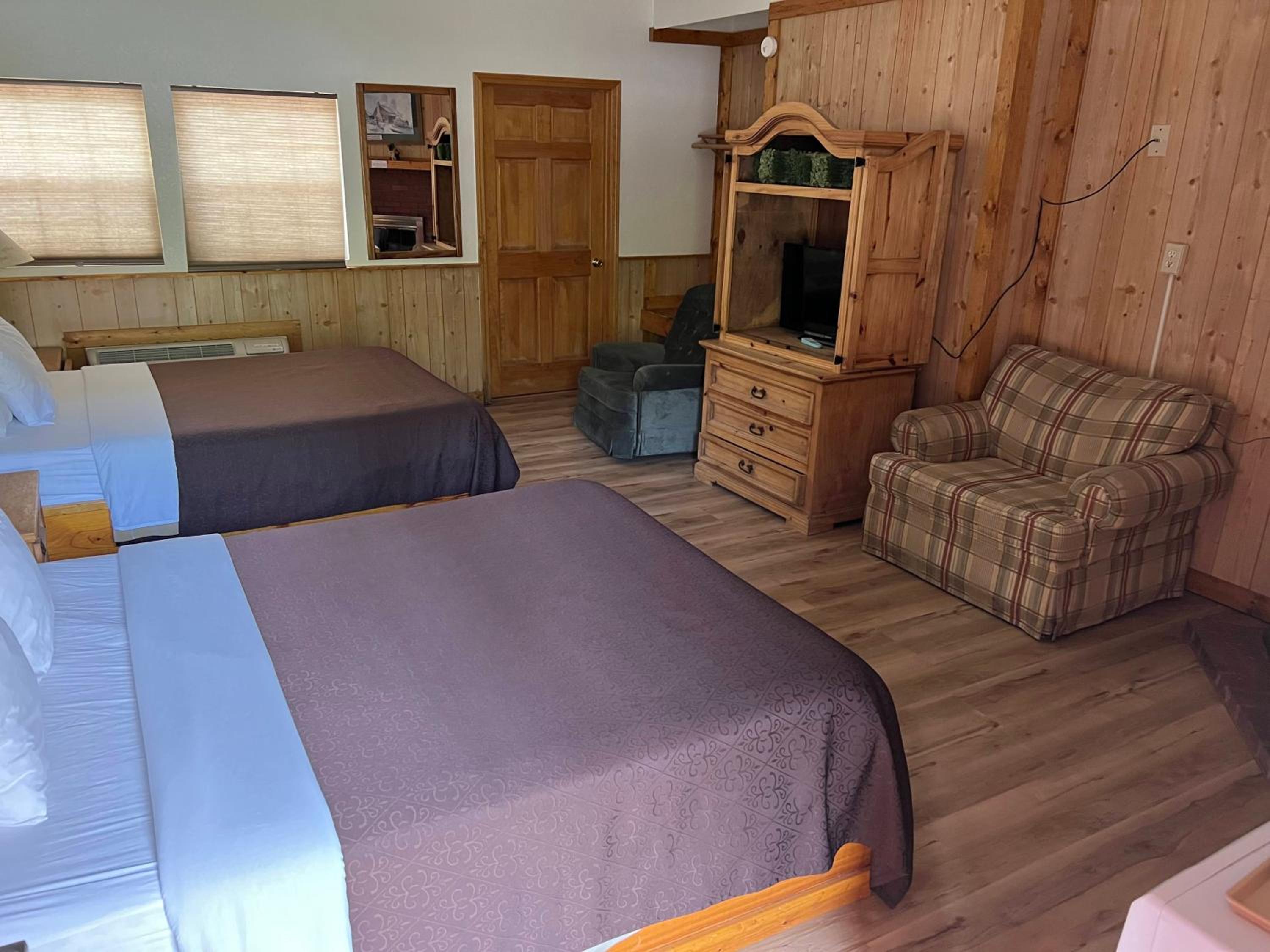 Smoky Falls Lodge