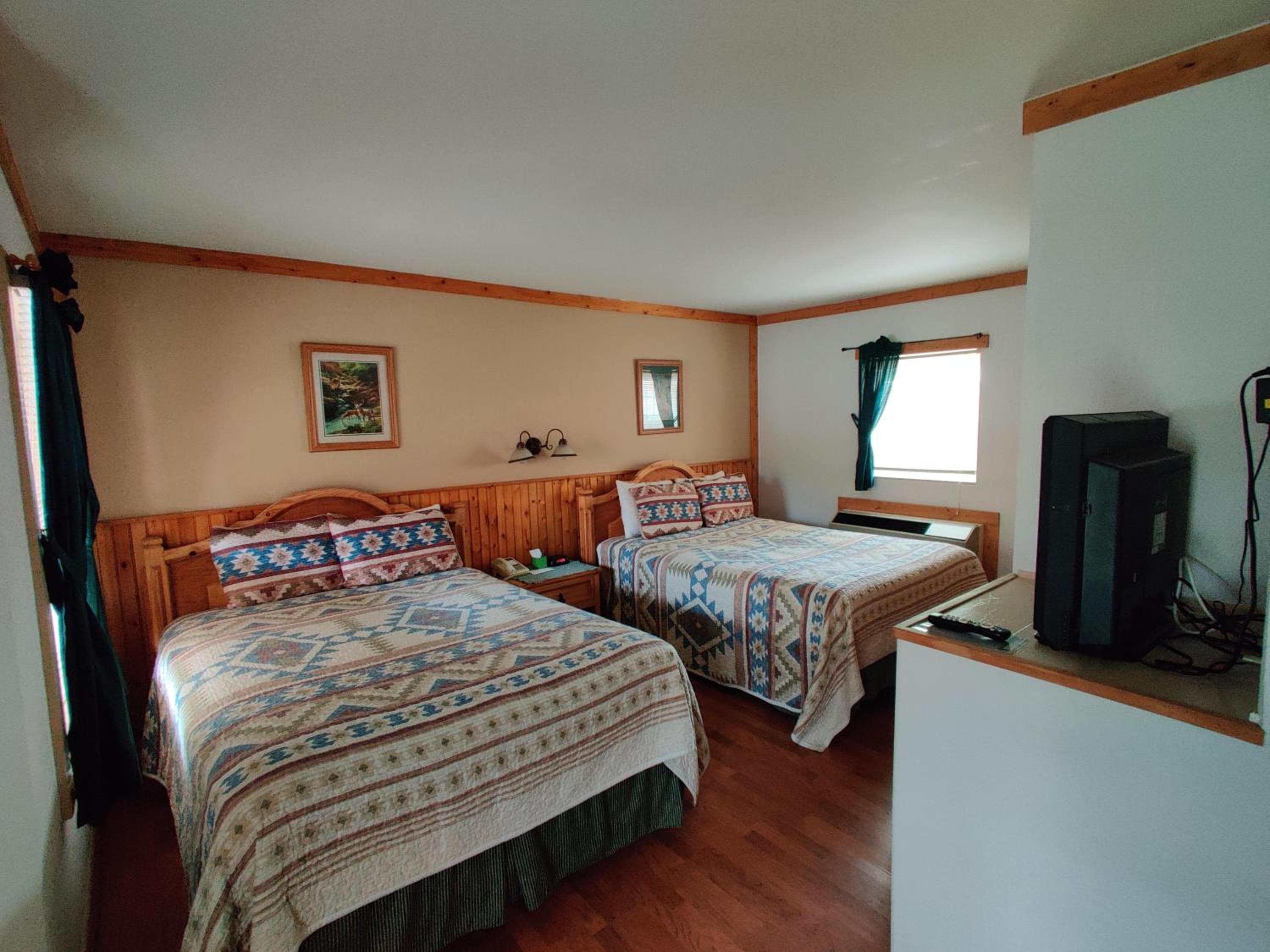 Smoky Falls Lodge