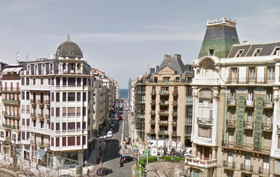 San Sebastian playa Zurriola-NO PARTIES AT HOME-ANDAMIO hasta marzo-SCAFFOLD until March