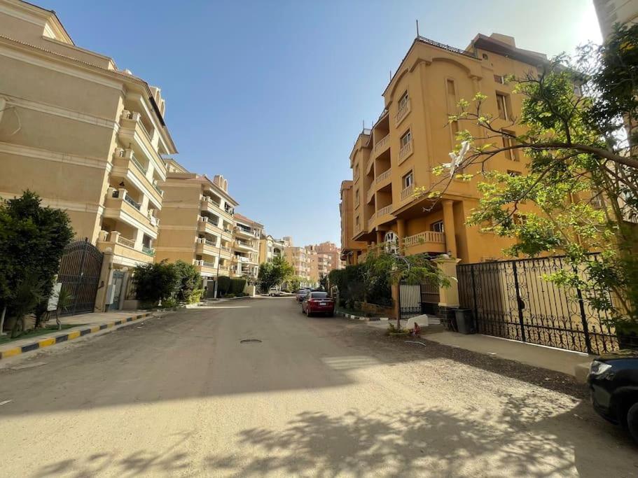 Large 3 bedrooms apartment