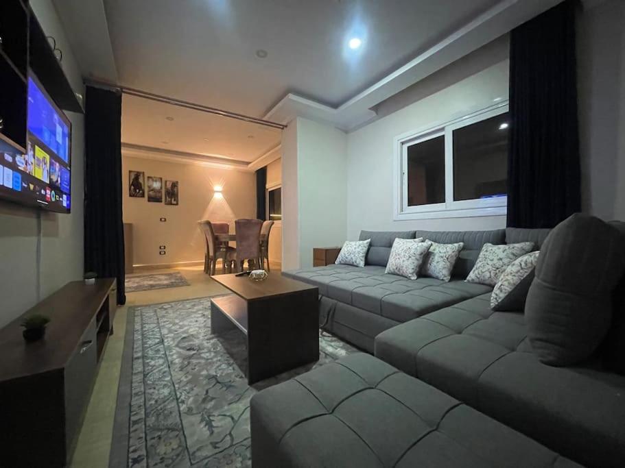 Large 3 bedrooms apartment