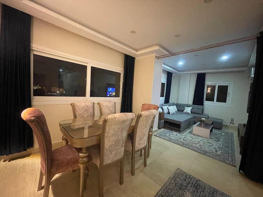 Large 3 bedrooms apartment