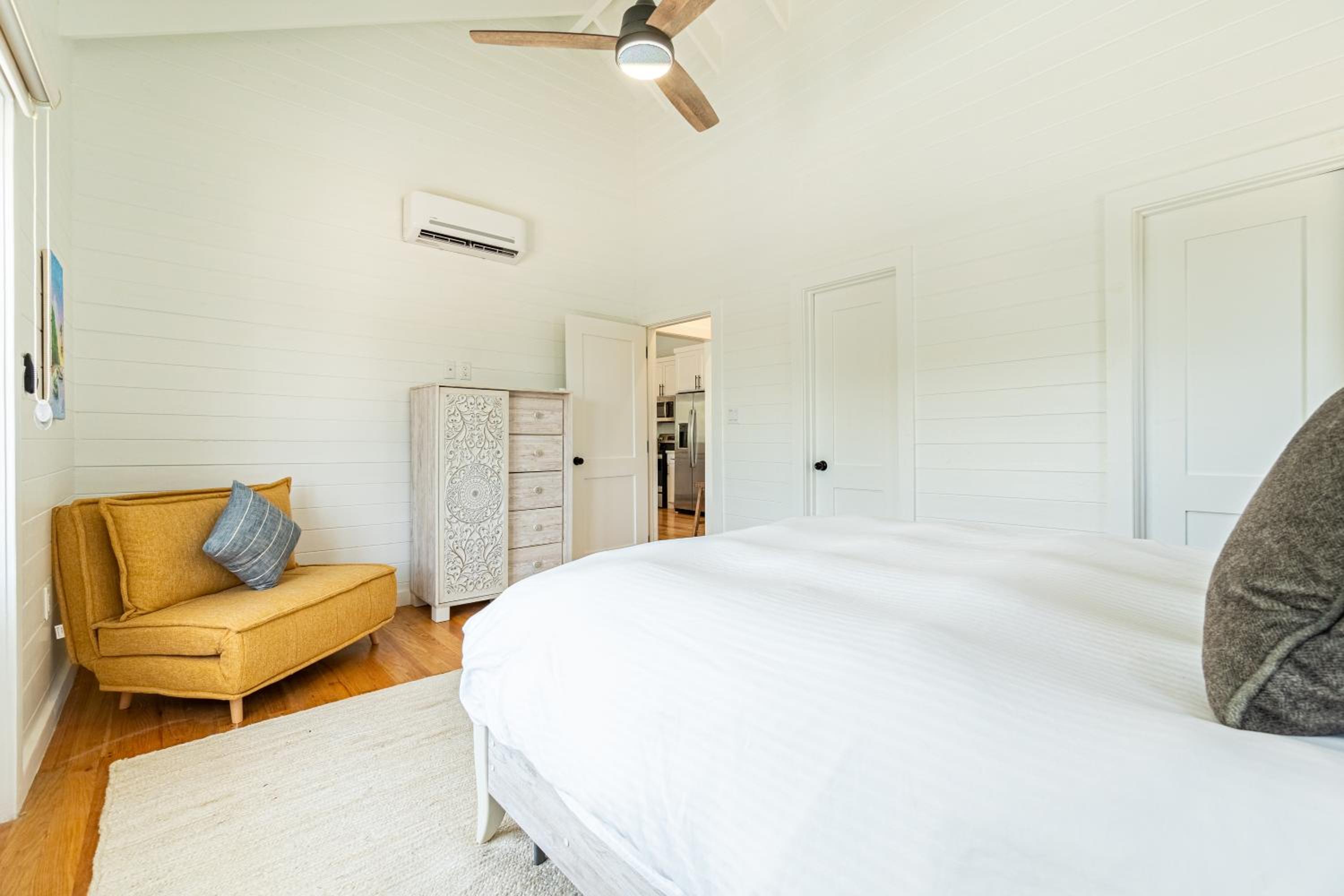 Casa de Luz and Mistico Beach Club plus Boat Shuttle