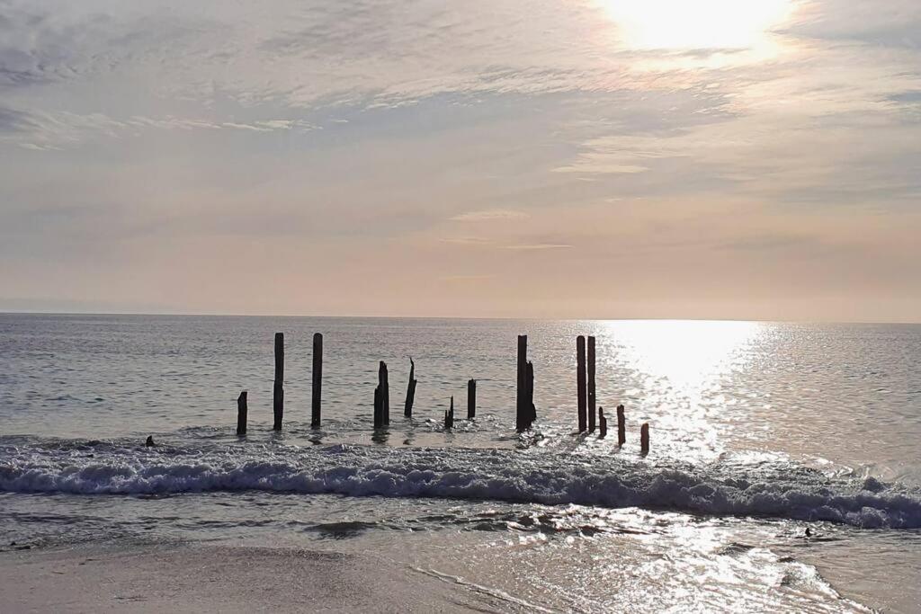 Luxurious beach stay, nearby famous wineries