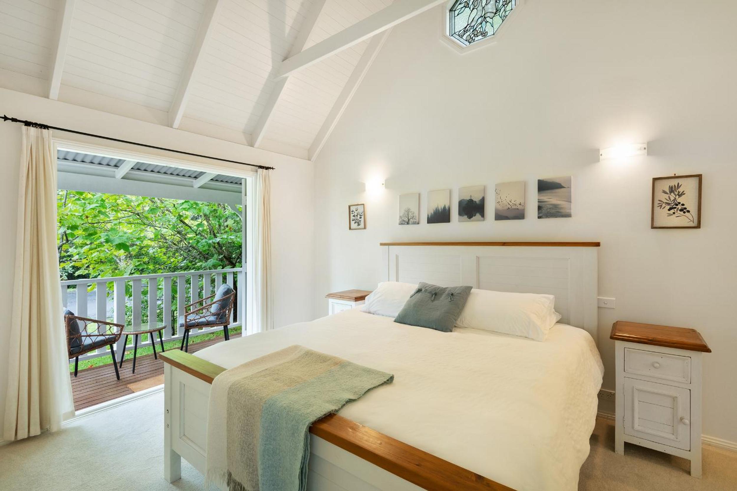 Hamptons charm at Nantucket in Mollymook