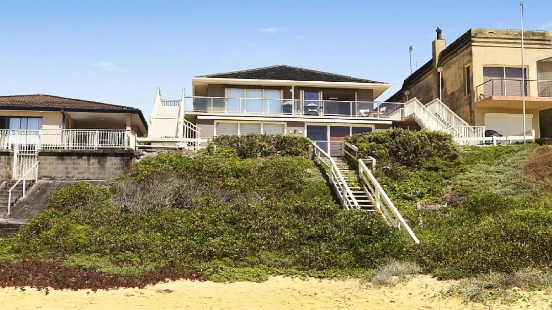 On The Beach #13 Beachfront, Ocean Views Accom Holidays
