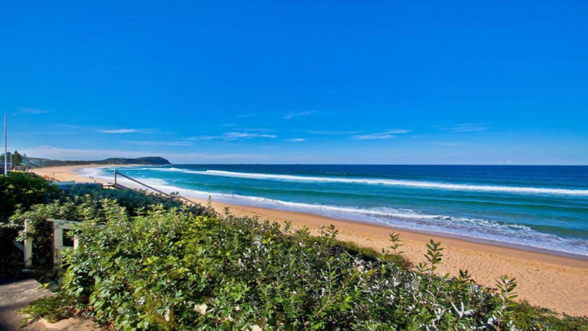 On The Beach #13 Beachfront, Ocean Views Accom Holidays