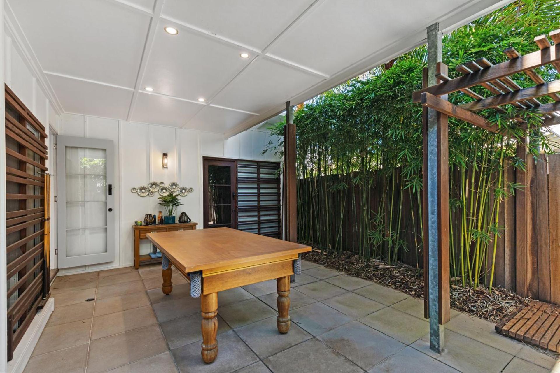 4 Boardrider Crescent