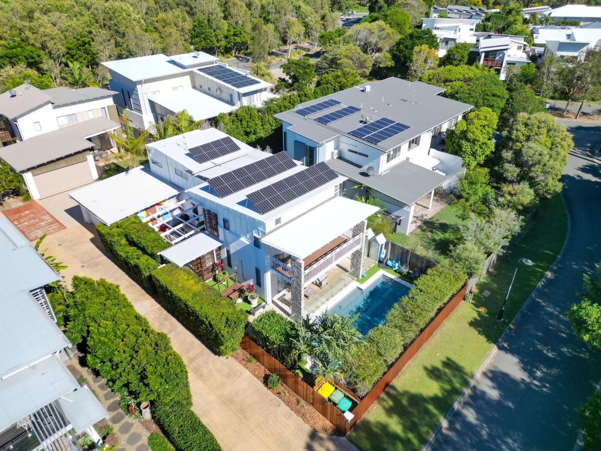 4 Boardrider Crescent