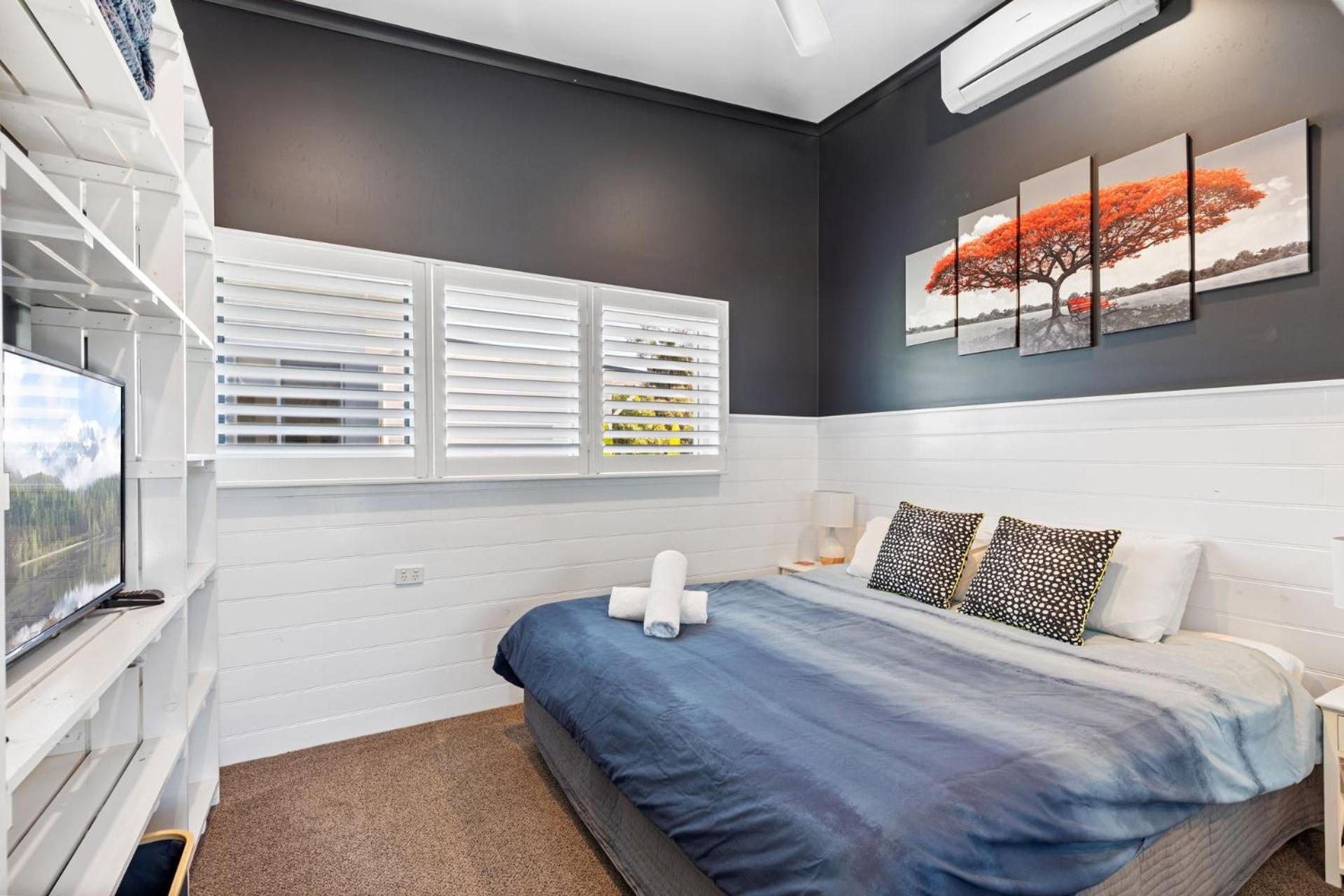4 Boardrider Crescent