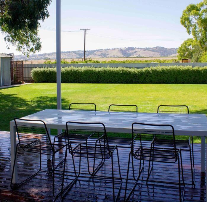 The Beech House-Hill views, peaceful location, 2BR