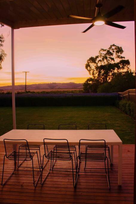 The Beech House-Hill views, peaceful location, 2BR
