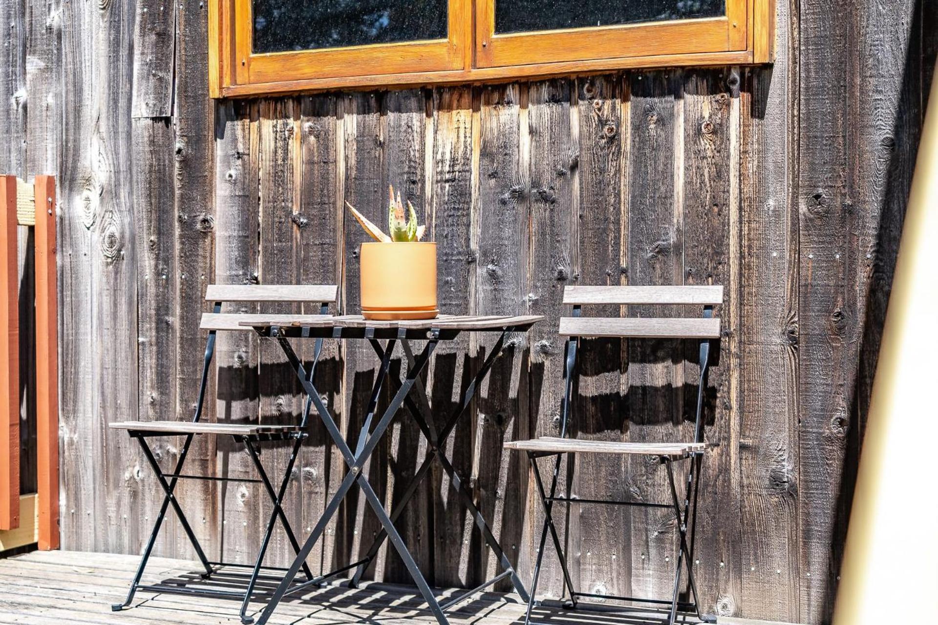 CHALET MOMA Port Elliot - BYO Linen - for lovers of different
