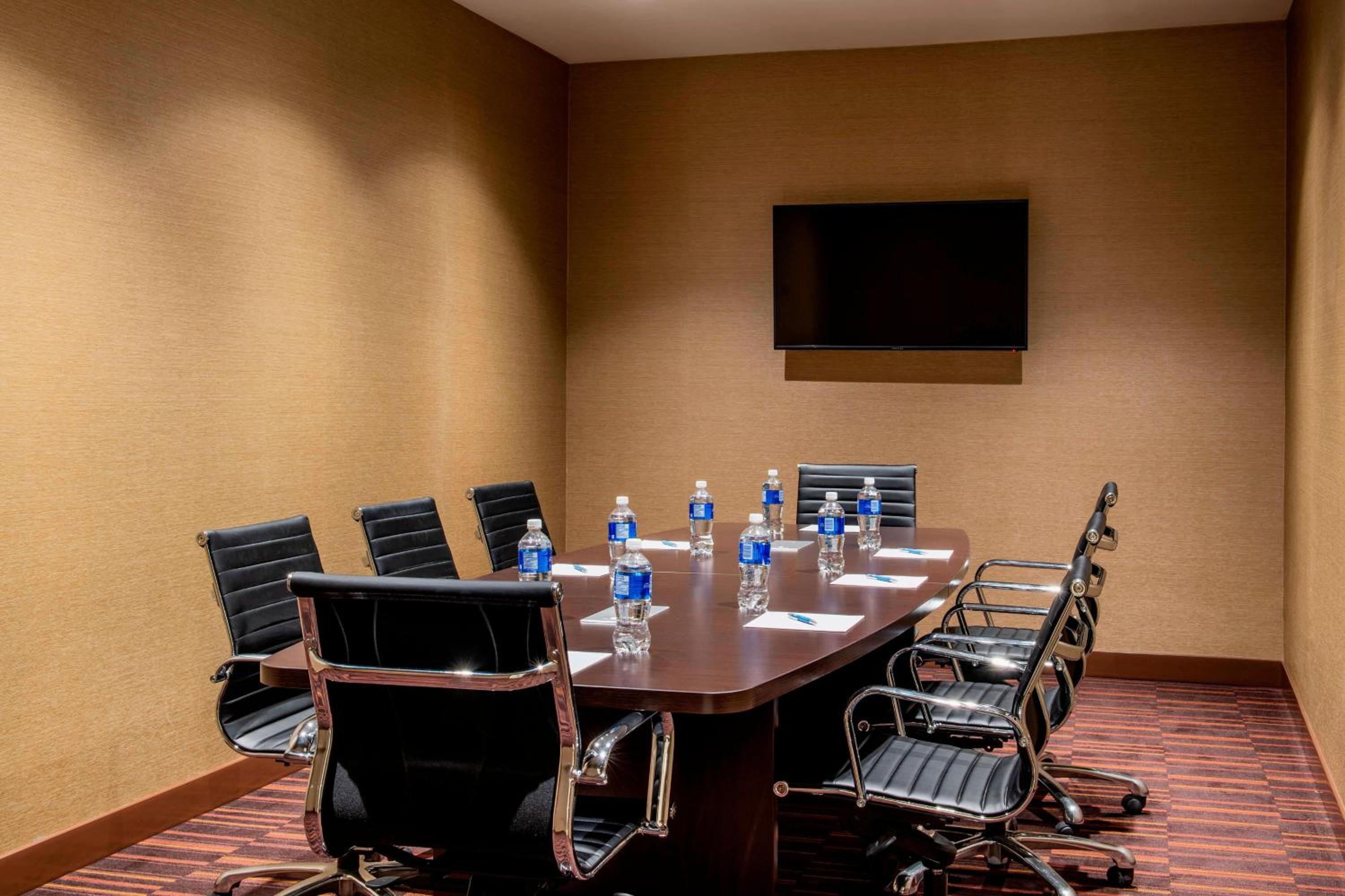 Grande Prairie Vacations - Four Points by Sheraton Grande Prairie - Property Image 3