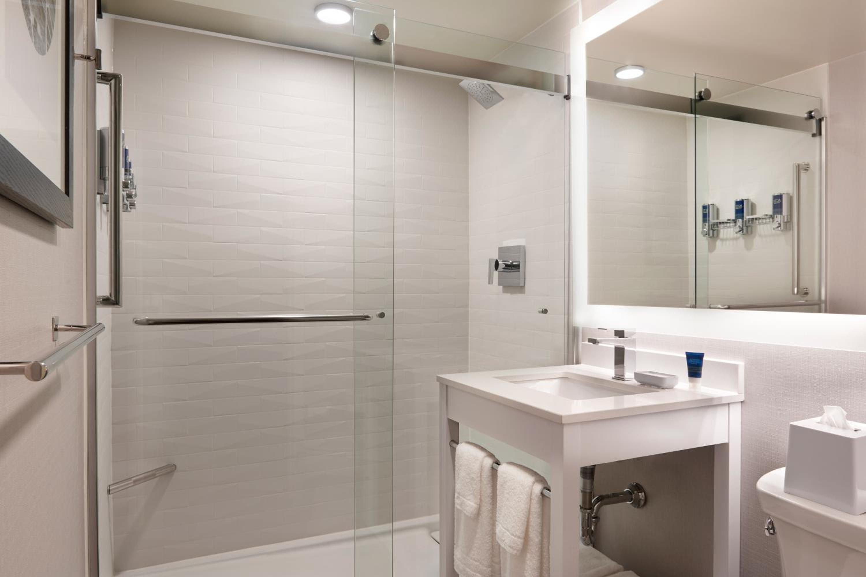 Windsor Vacations - Four Points by Sheraton Windsor Downtown - Property Image 20