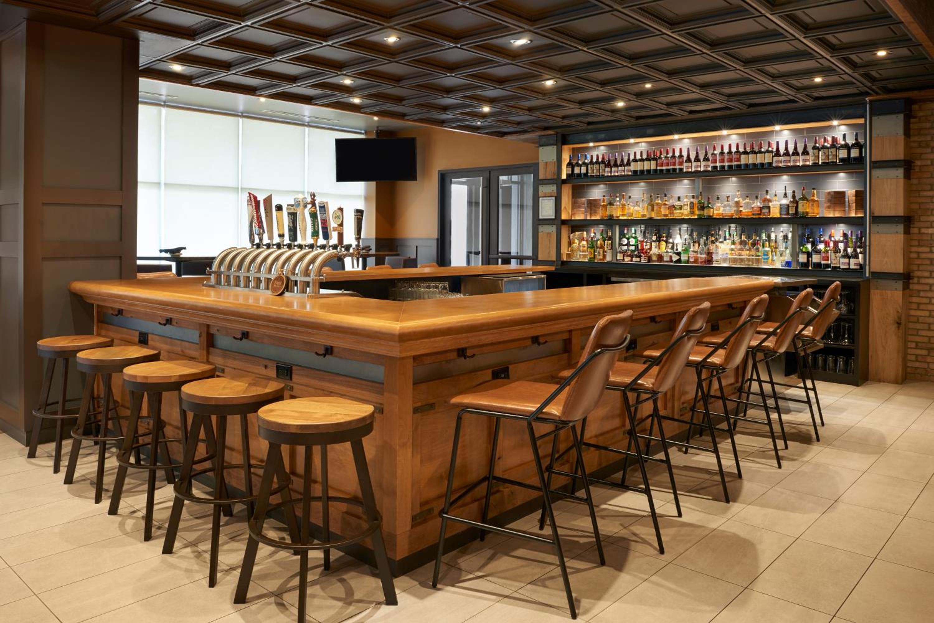 Windsor Vacations - Four Points by Sheraton Windsor Downtown - Property Image 7