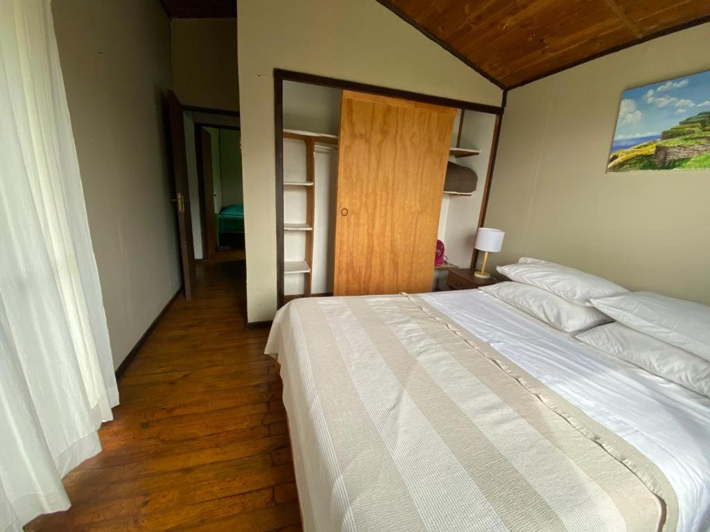Casa familiar en sector residencial