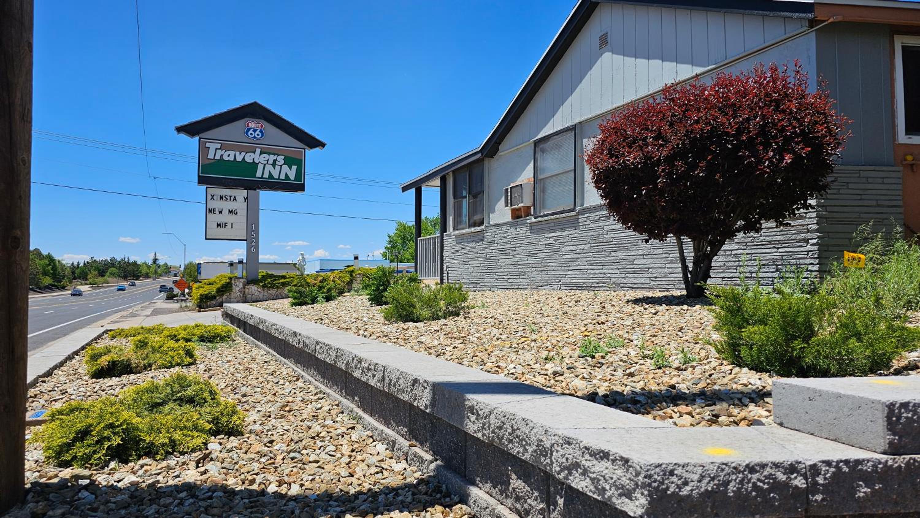 Hotel Travelers Inn - Image 1