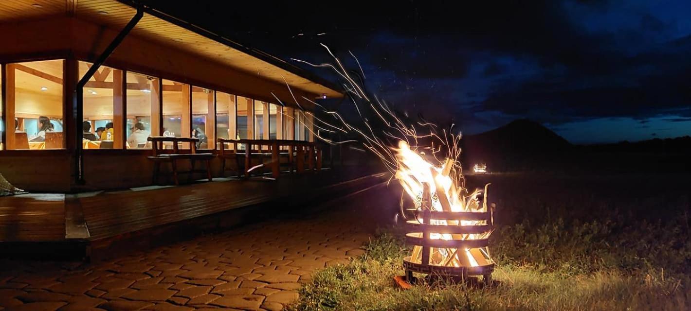 Kayak Camp, Tsonjinboldog